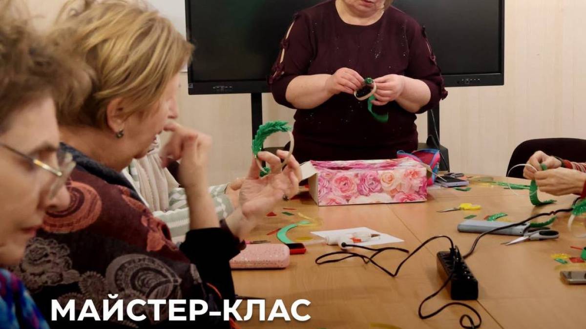 Новорічний майстер-клас для людей поважного віку