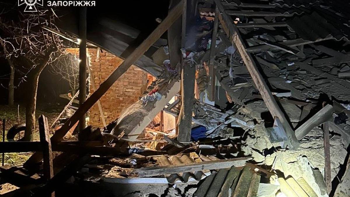 ДСНС Запорізької області: ліквідація наслідків ворожих обстрілів 21 грудня
