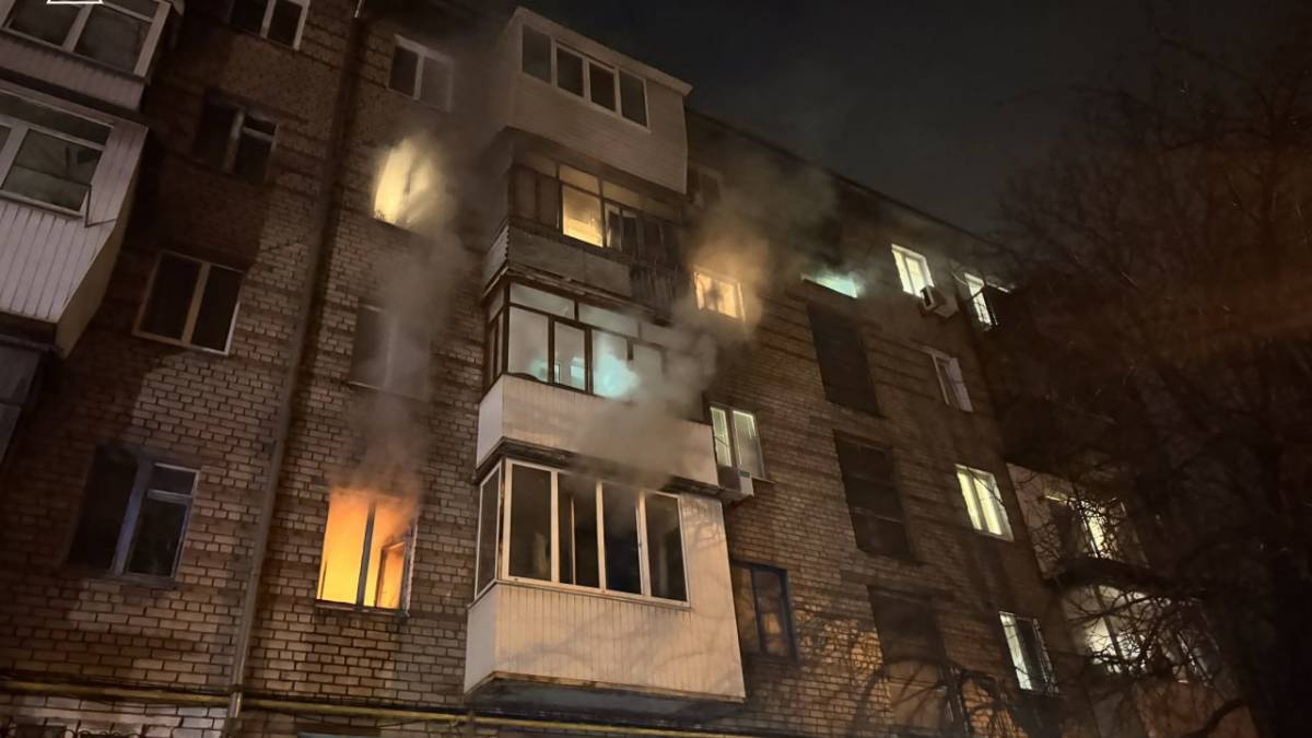 У Запоріжжі палала п’ятиповерхівка