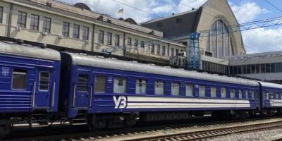 «Укрзалізниця» призначає 16 додаткових поїздів на різдвяні та новорічні свята