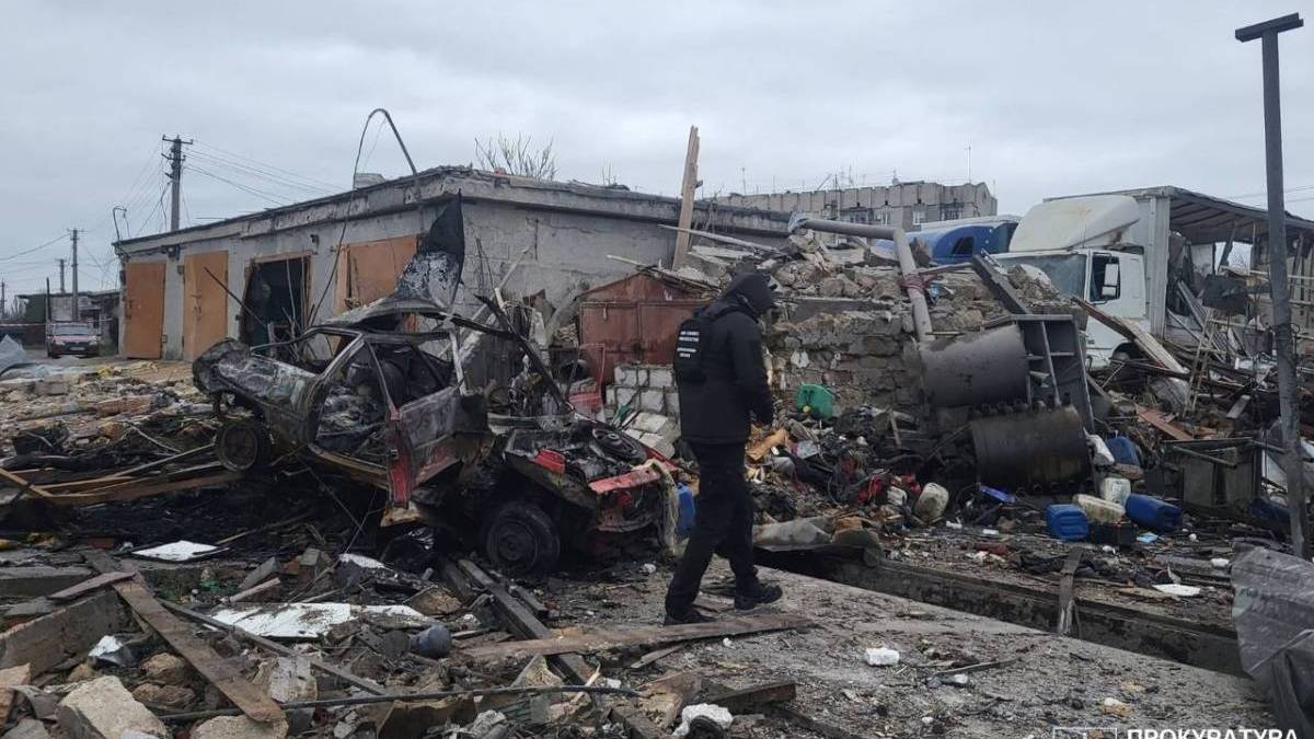 Правоохоронці документують наслідки ворожих ударів по Запоріжжю