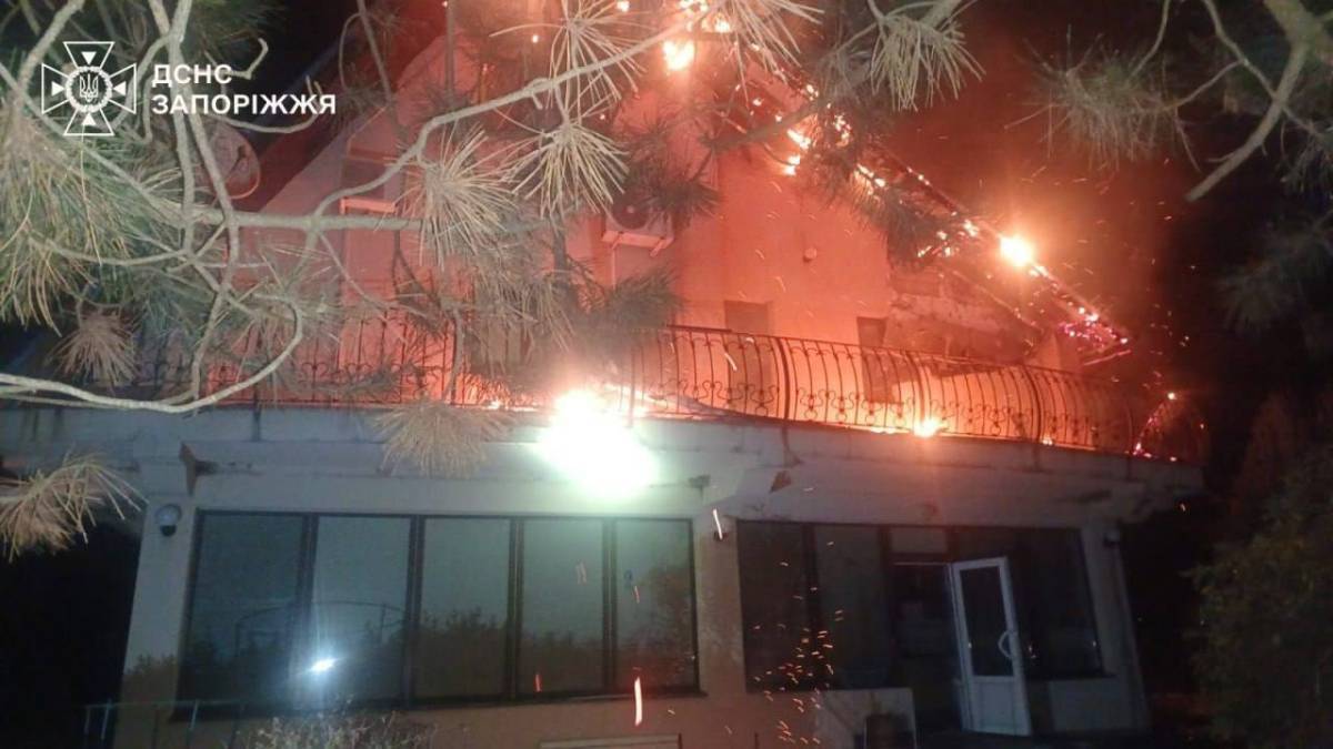 У житловому будинку в Запорізькому районі виникла пожежа 