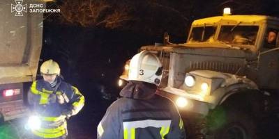 Рятувальники допомагали водіям через негоду в Запоріжжі
