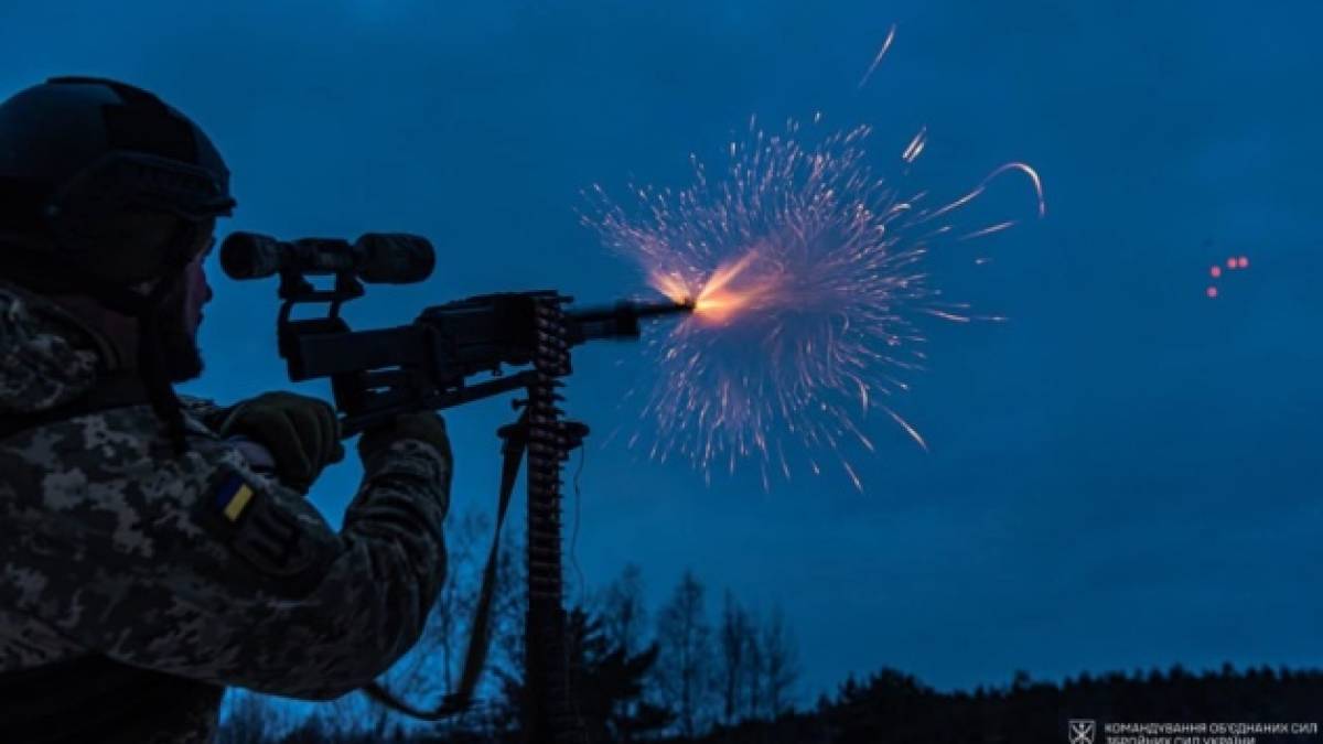 Сили ППО знешкодили одну балістичну ракету і 52 дрони, якими росія атакувала Україну, — ПС ЗСУ