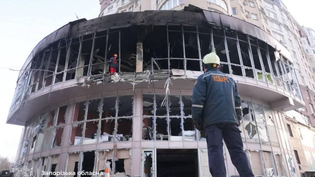 Щонайменше 12 багатоквартирних будинків пошкоджені в Запоріжжі