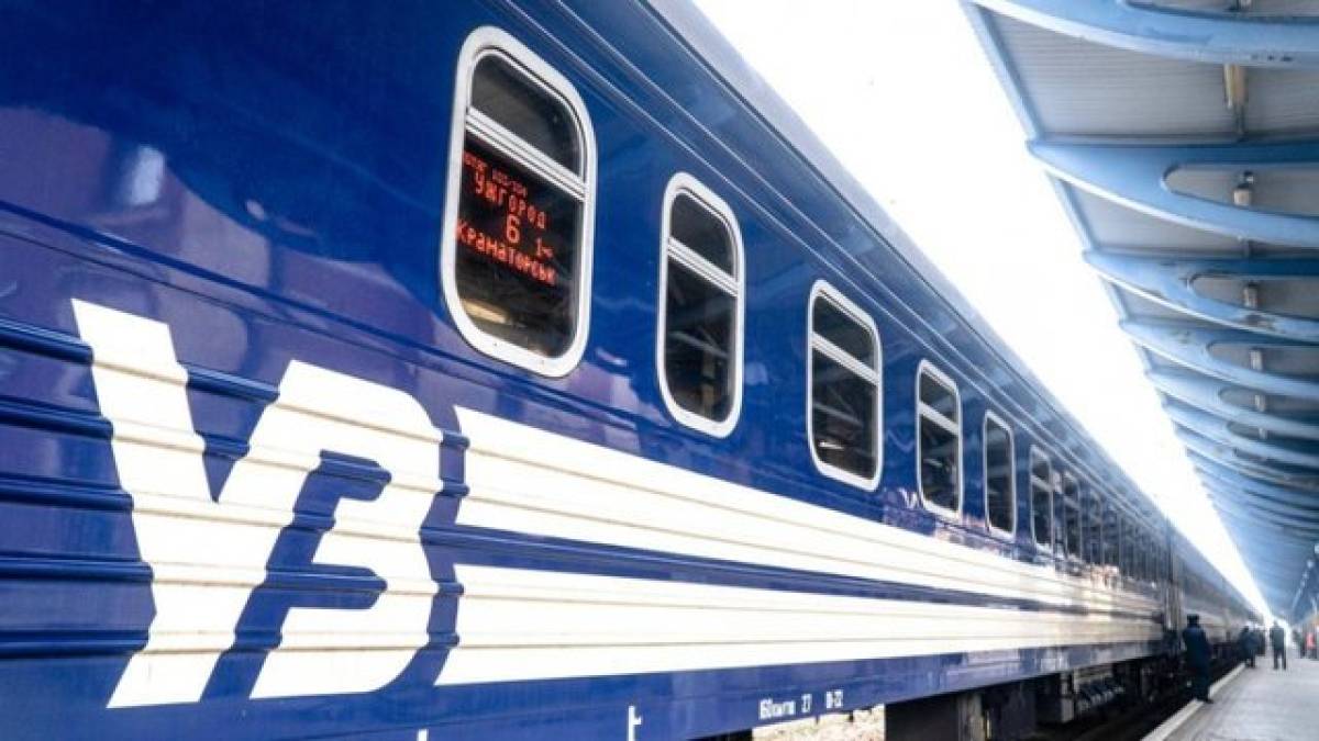 “Укрзалізниця” коригує розклад руху поїздів: продаж квитків на деякі рейси переноситься
