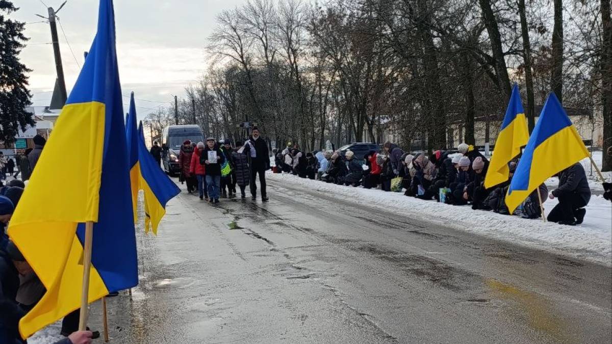 У Вільнянську на Запоріжжі попрощалися з Захисником, який зник рік тому на Курщині