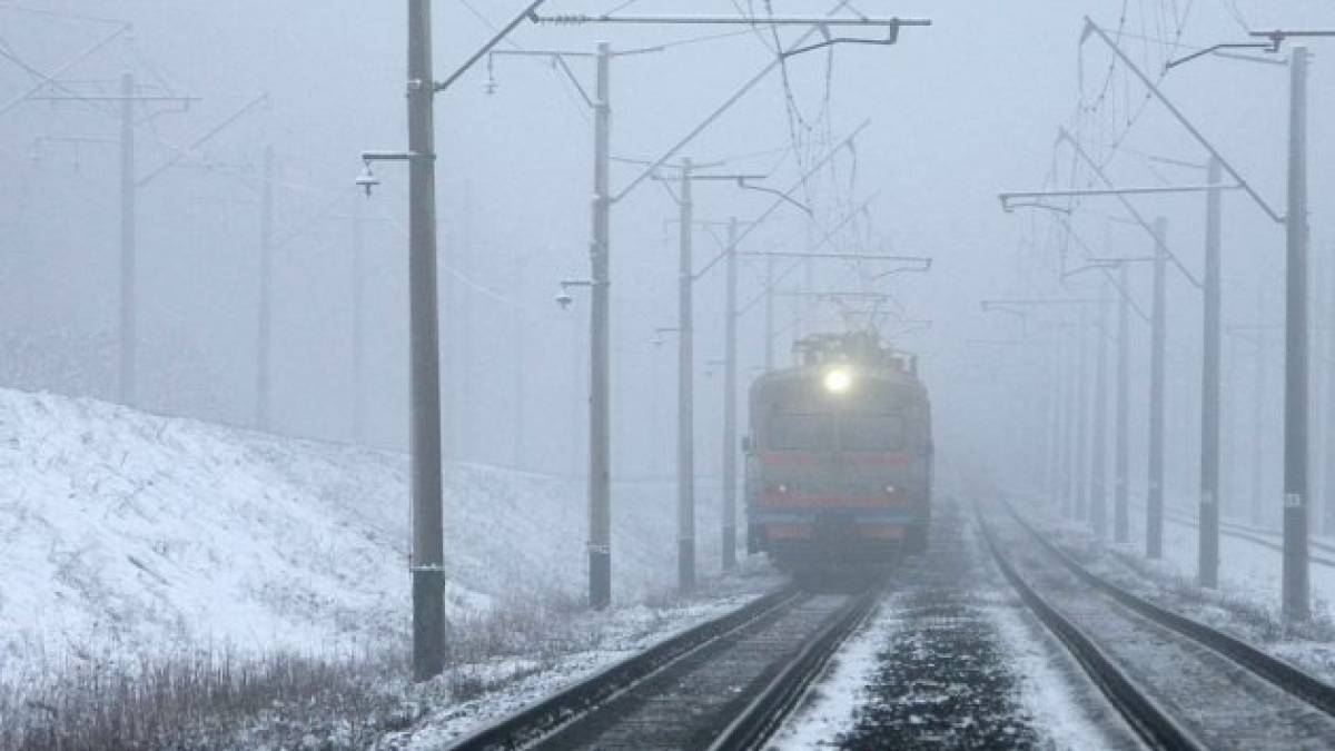У Запоріжжі рух поїздів відновили у стандартному режимі, у Дніпрі задіяна резервна теплотяга