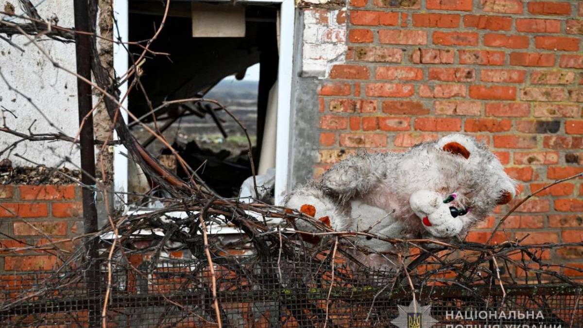 На фото — наслідки ворожих обстрілів нашої області минулої доби