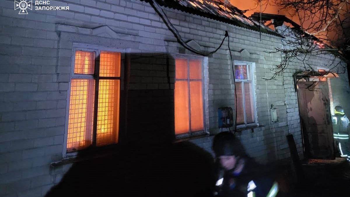 Чотири пожежі сталися у Запорізькому районі внаслідок ворожих обстрілів