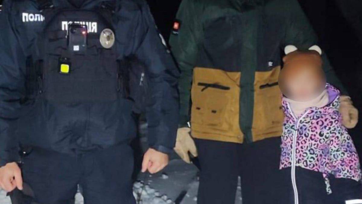 Правоохоронці врятували 7-річну дівчину, яка впала у колодязь