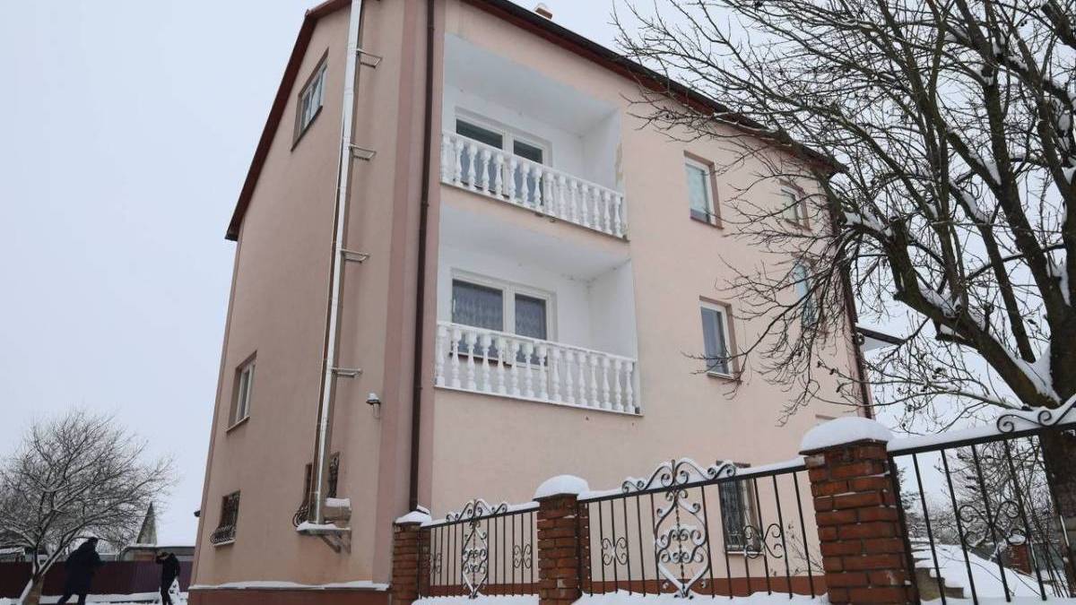Багатодітна запорізька родина отримала нове житло на Львівщині
