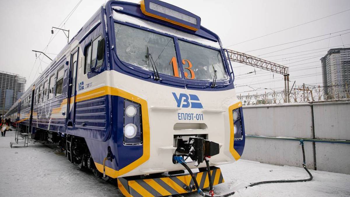 “Укрзалізниця” із 22 січня змінює графік руху понад 100 потягів