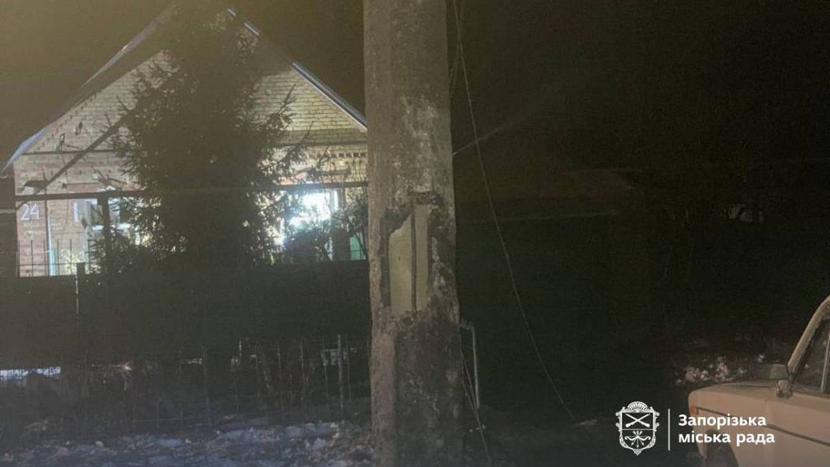 Чотири будинки у двох районах міста пошкоджені через ворожу атаку цієї ночі
