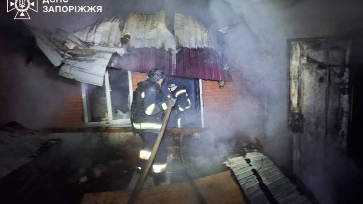 Шість пожеж сталися у Запорізькому та Пологівському районах внаслідок ворожих обстрілів
