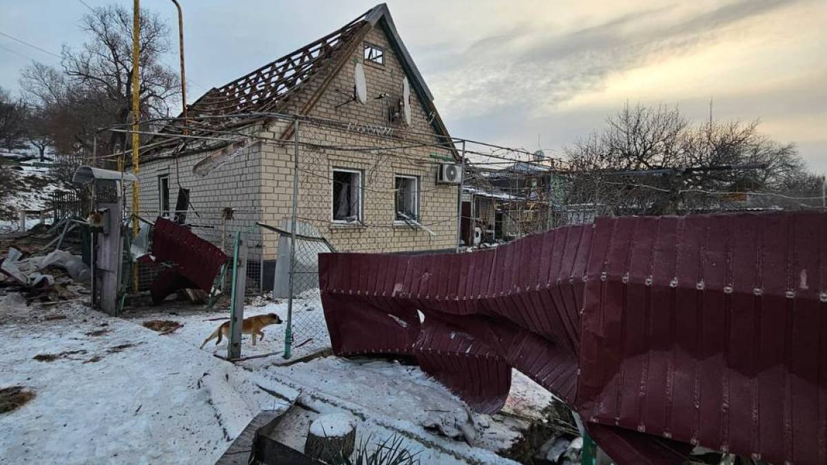 Пошкоджені близько 20 будинків: ворог гатив КАБами по Кушугуму