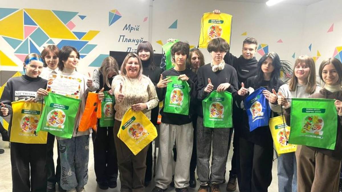 Запорізькі дев’ятикласниці  стали найкращими в конкурсі “Харчуйся правильно…”
