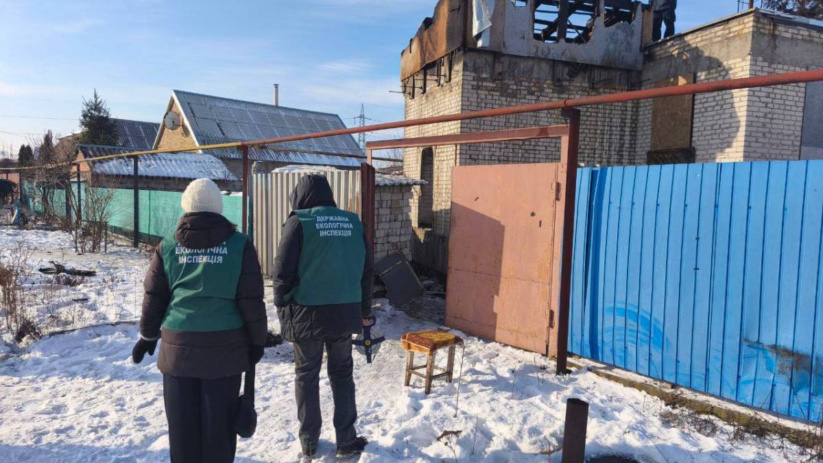 Держекоінспекція зафіксувала наслідки обстрілів у Шевченківському районі