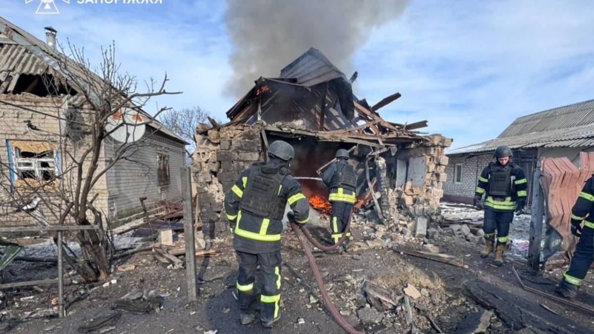 Чотири пожежі сталися у Запорізькому та Пологівському районах внаслідок ворожих обстрілів