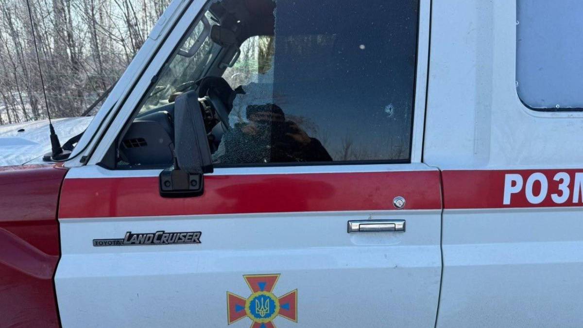 Враг атаковал автомобиль спасателей
