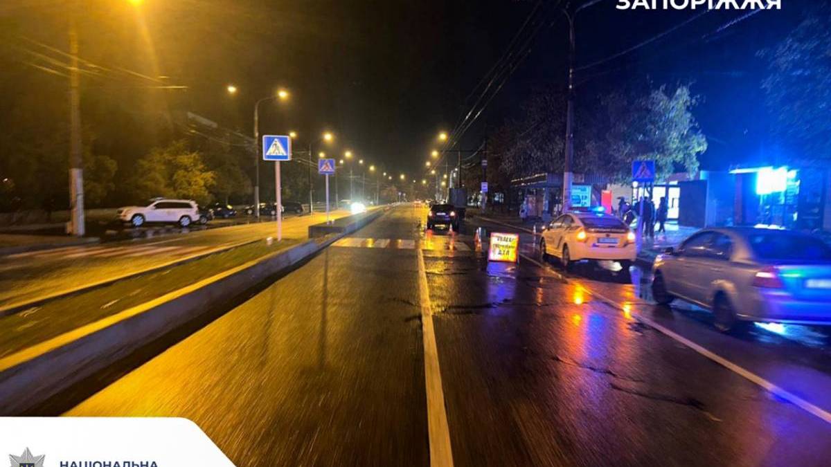 Поліція Запоріжжя встановлює обставини та розшукує свідків автопригоди