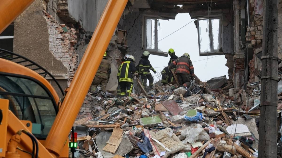 російська атака на Одесу: під завалами знайшли тіло чоловіка, шукають ще двох людей — ОВА