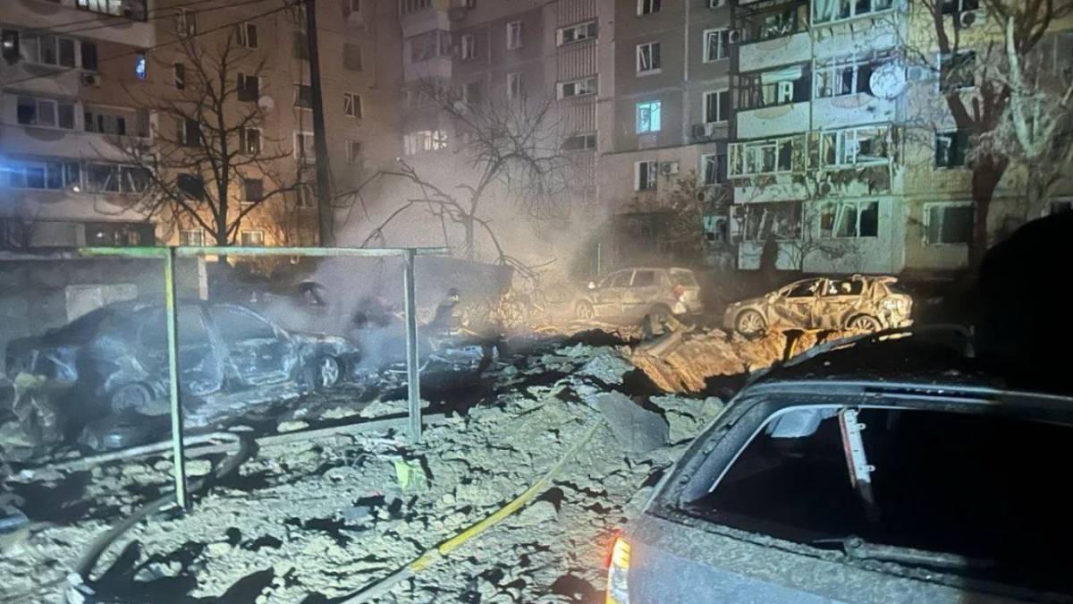 У Запоріжжі через обстріл пошкоджені понад 100 квартир та 20 автівок