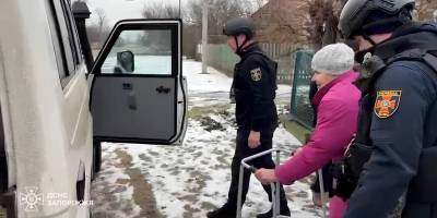 Рятувальники евакуювали літню жінку з прифронтового села
