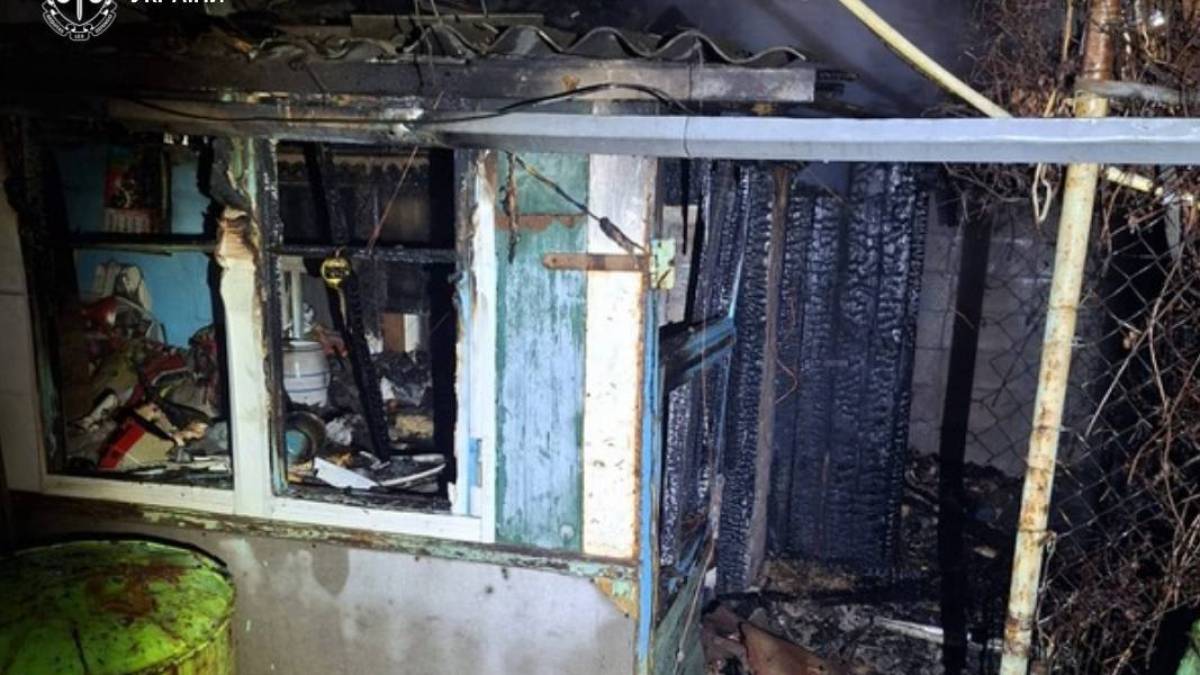 В Запоріжжі рятувальники ліквідували наслідки ворожого обстрілу, — ДСНС