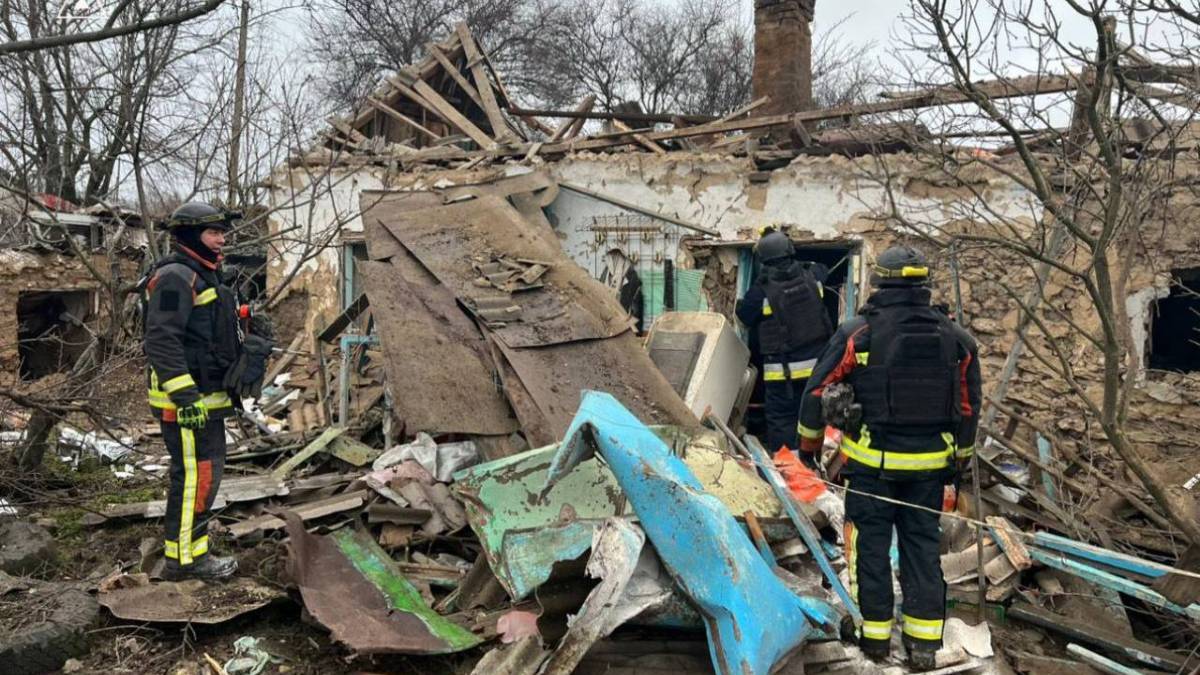 У ДСНС показали наслідки ворожого удару по Комишувасі
