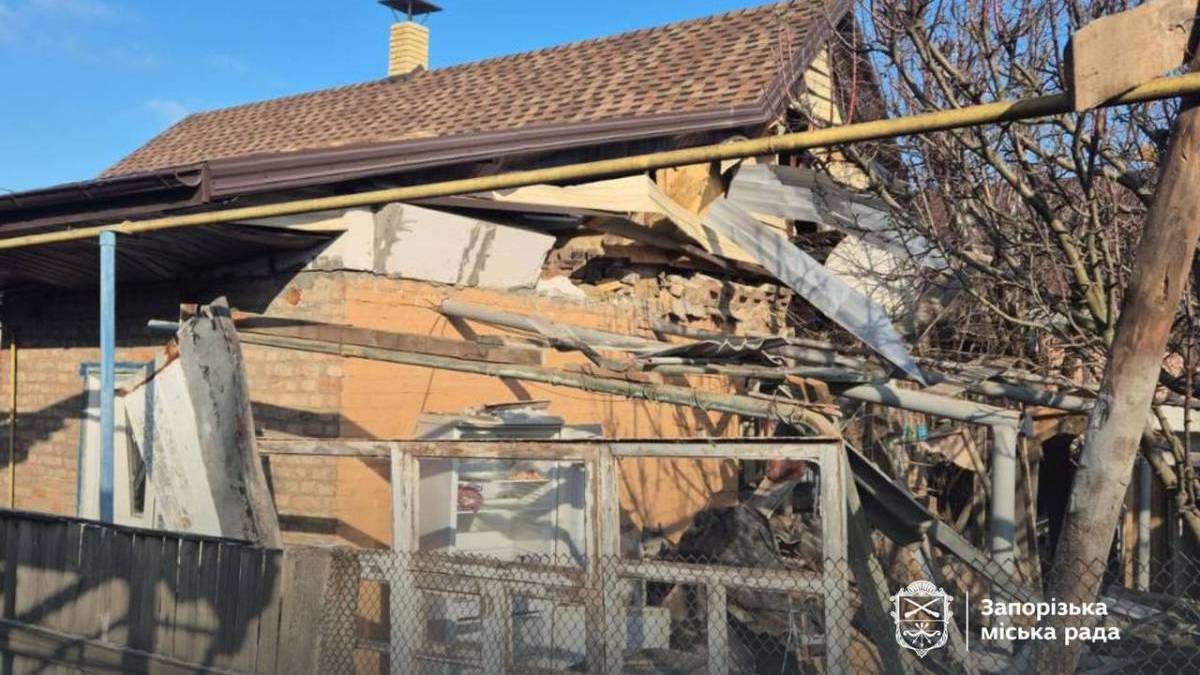 Майже три десятки будівель пошкоджені внаслідок атаки ворога на Запоріжжя