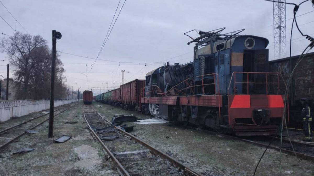 На Запоріжжі росія спрямувала БПЛА на тепловоз, який перебував на станції