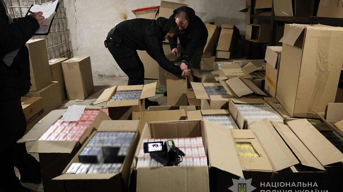 У Запоріжжі поліція вилучила понад 37 500 пачок нелегальних цигарок