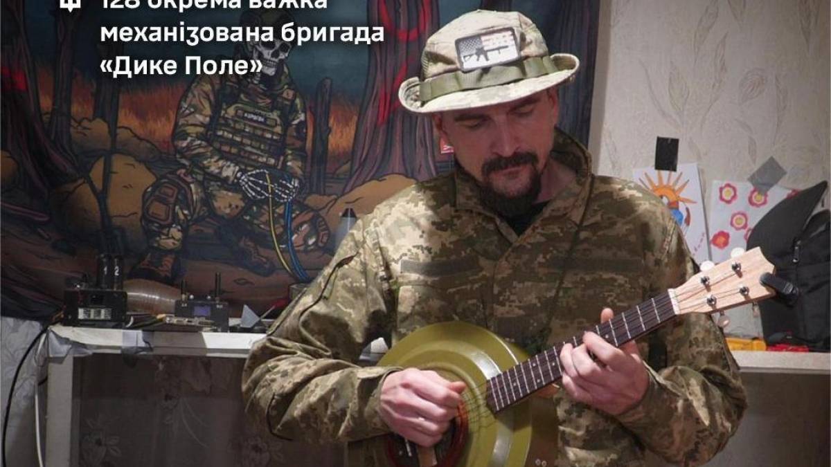 Захисник Запоріжжя створив першу у світі укулеле з протитанкової міни