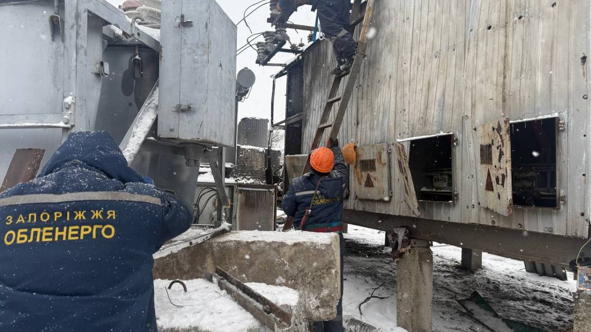 Понад 4 тисячам родин повертаємо світло щодоби після обстрілів