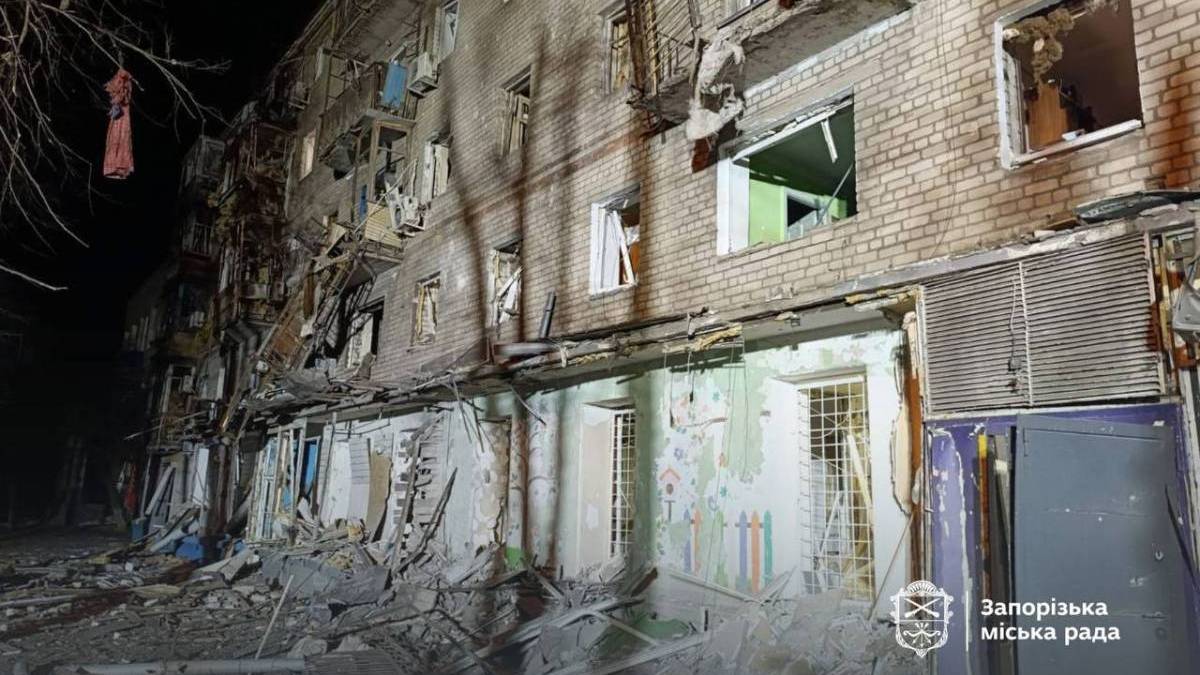 Атаки продовжуються: безпілотником пошкоджена ще одна багатоповерхівка в Запоріжжі
