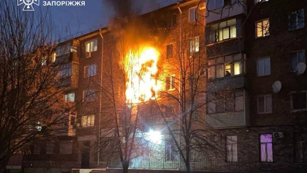 Запоріжжя: під час пожежі надзвичайники врятували одну людину