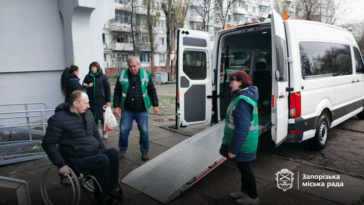 Жителям Запоріжжя нагадали, як працює “Соціальне таксі”