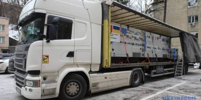 Франція передала Києву перші 30 генераторів