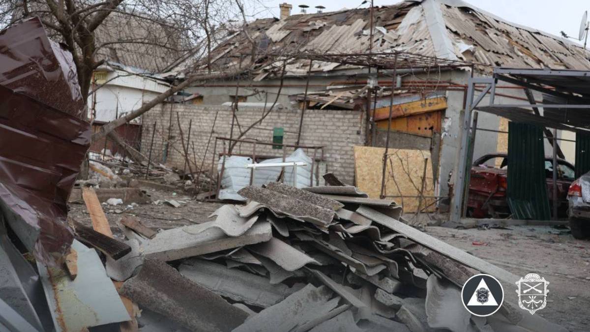 Вибиті вікна, зруйновані дахи, потрощені автівки — такі наслідки ворожих ударів по Запоріжжю цієї ночі