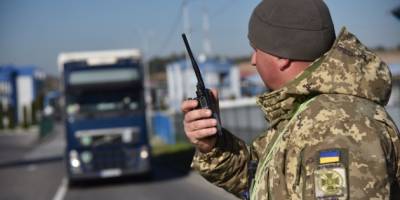 Молдова відновила пропуск вантажівок з боку України