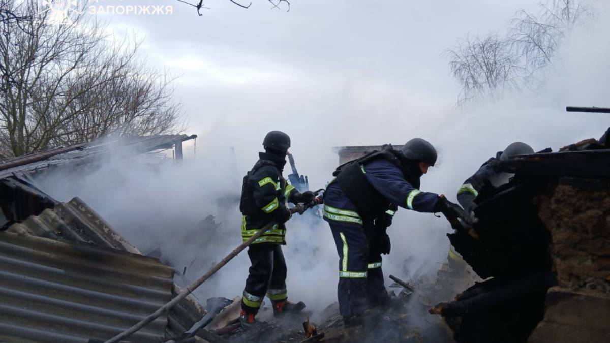 Сім пожеж виникло у Запорізькому районі внаслідок ворожих обстрілів