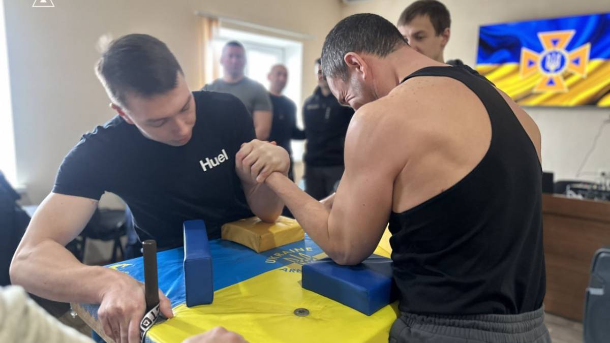 У Запоріжжі пройшов турнір із армреслінгу серед рятувальників