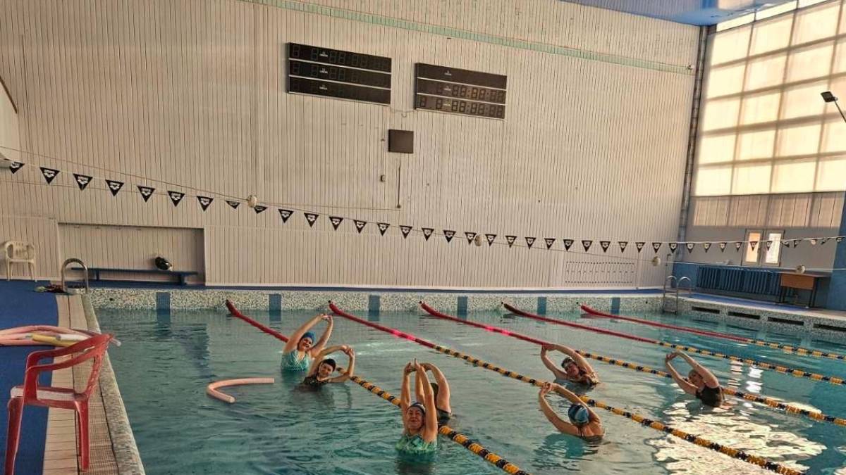 У Запоріжжі жінки з інвалідністю проходять гідрореабілітацію у басейні