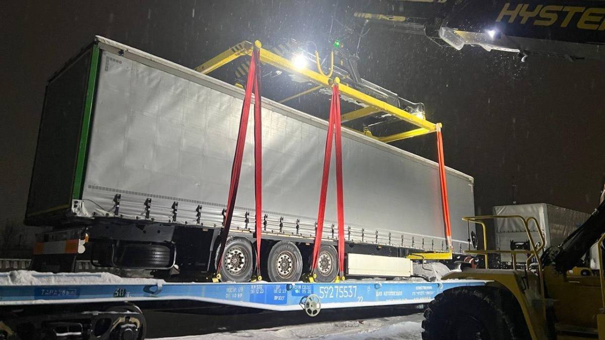 «Укрзалізниця» уперше відправила контрейлерний поїзд зі Львова до Угорщини