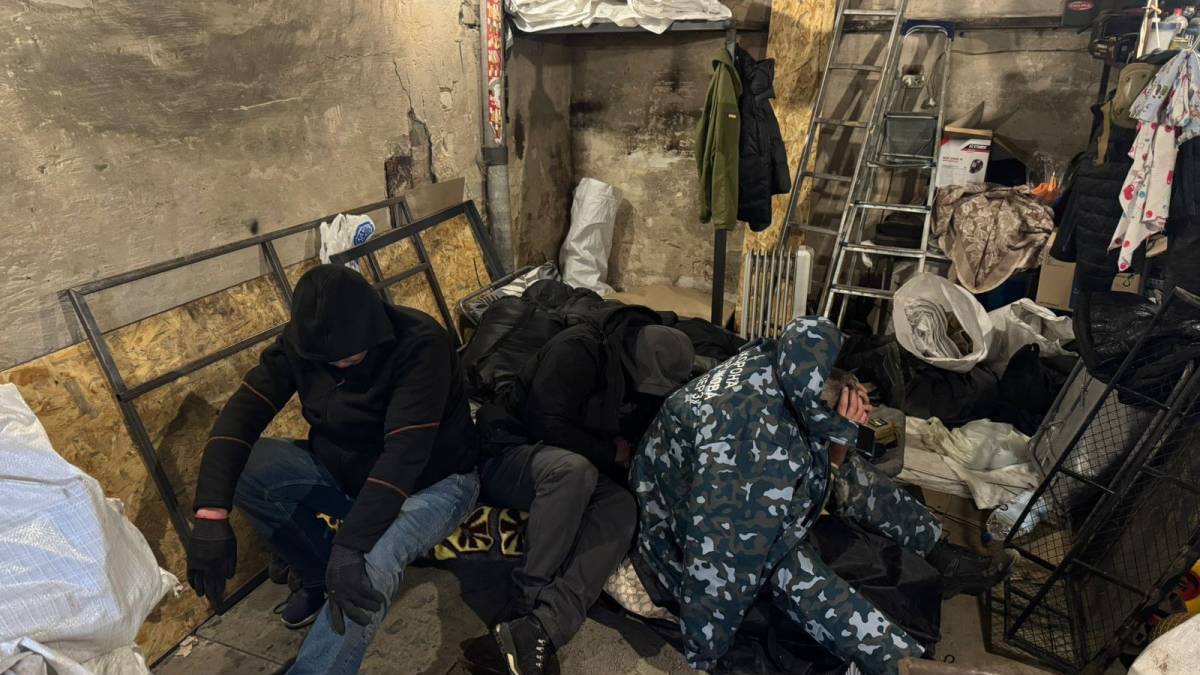 У Запоріжжі група чоловіків намагалася вкрасти з держпідприємства 225 кг металу