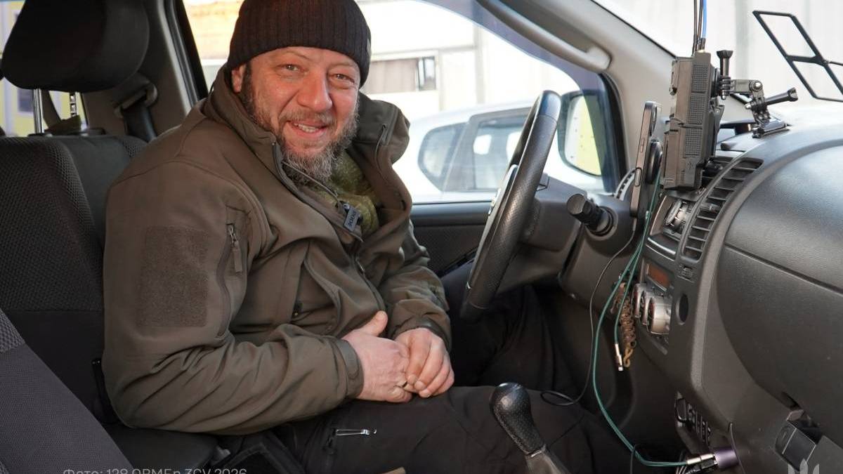 Підприємець, який став солдатом, евакуює бойові машини з фронту під Запоріжжям