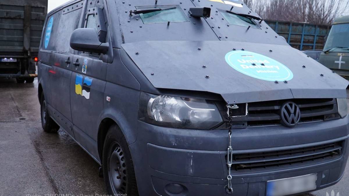 Захисники, які боронять Запоріжжя, отримали броньовик від волонтерів із Естонії