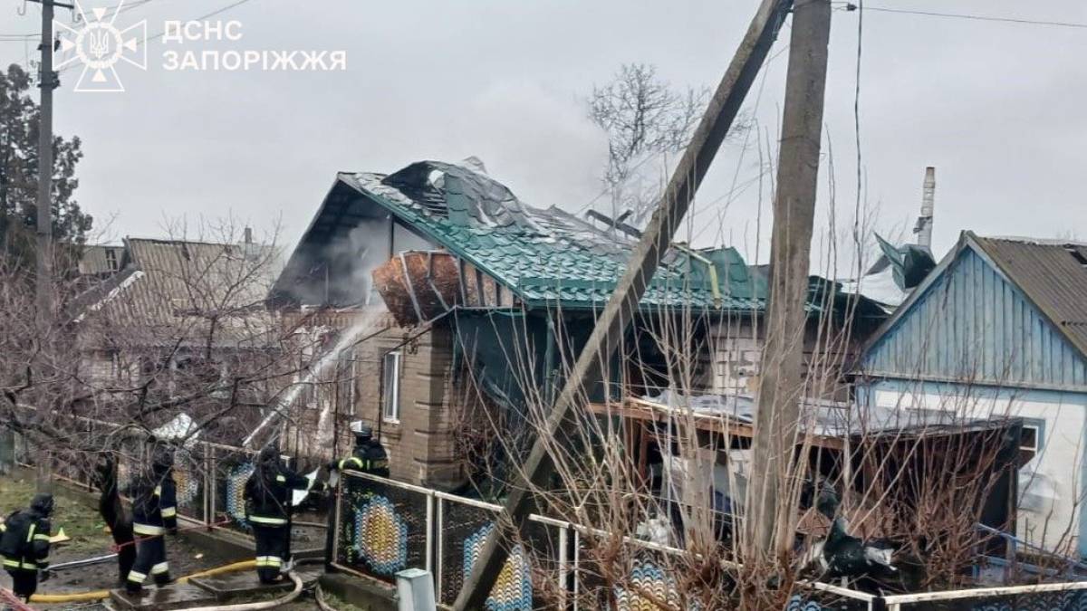 У Запоріжжі та районі через обстріли виникло вісім пожеж: є загибла та поранені