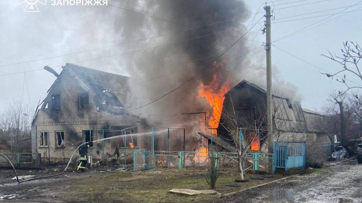 Чотири пожежі виникли від обстрілів у Запорізькому районі за добу